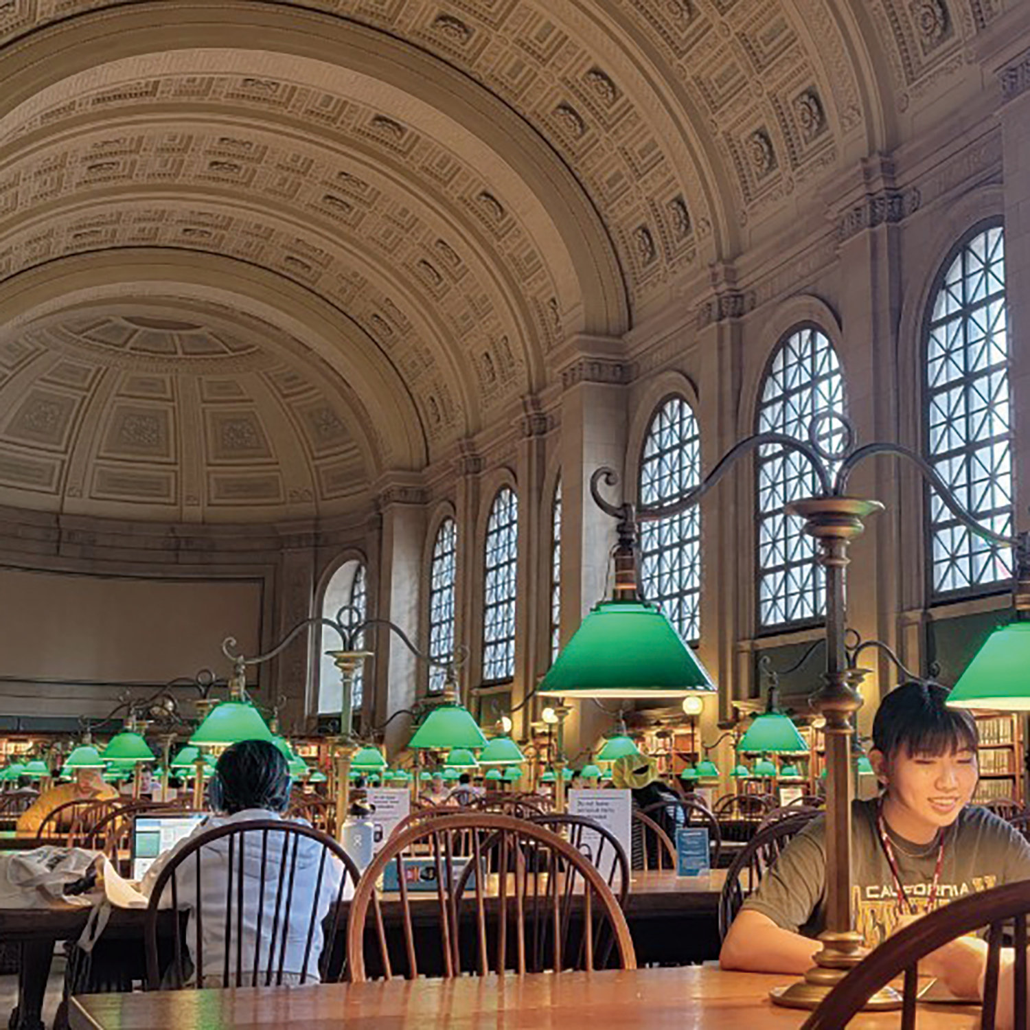 ボストン公共図書館はものす ごく豪華。ここで勉強できる学生はうらやましいですね。